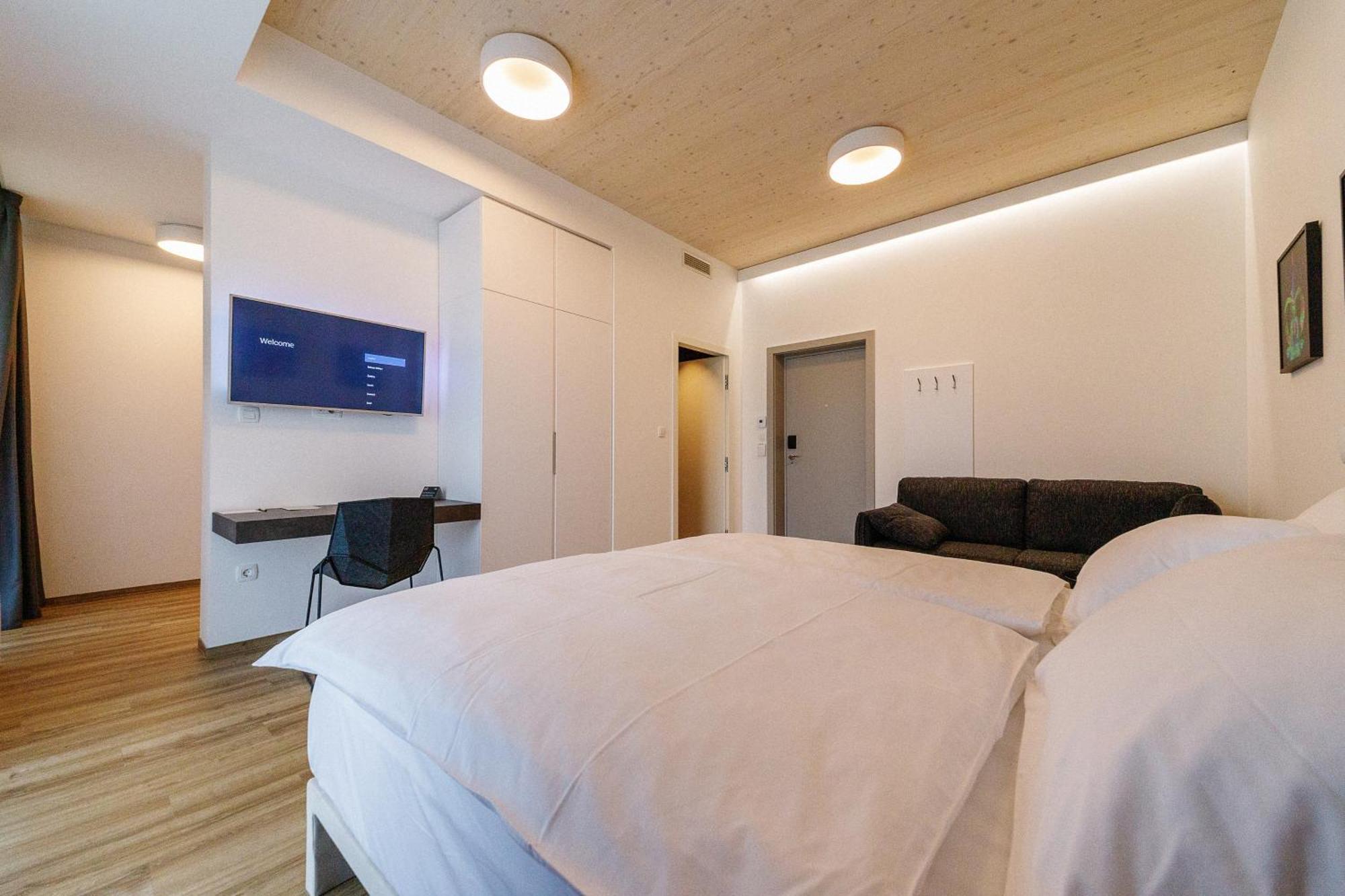 Wud Hotel Ljubljana Ngoại thất bức ảnh